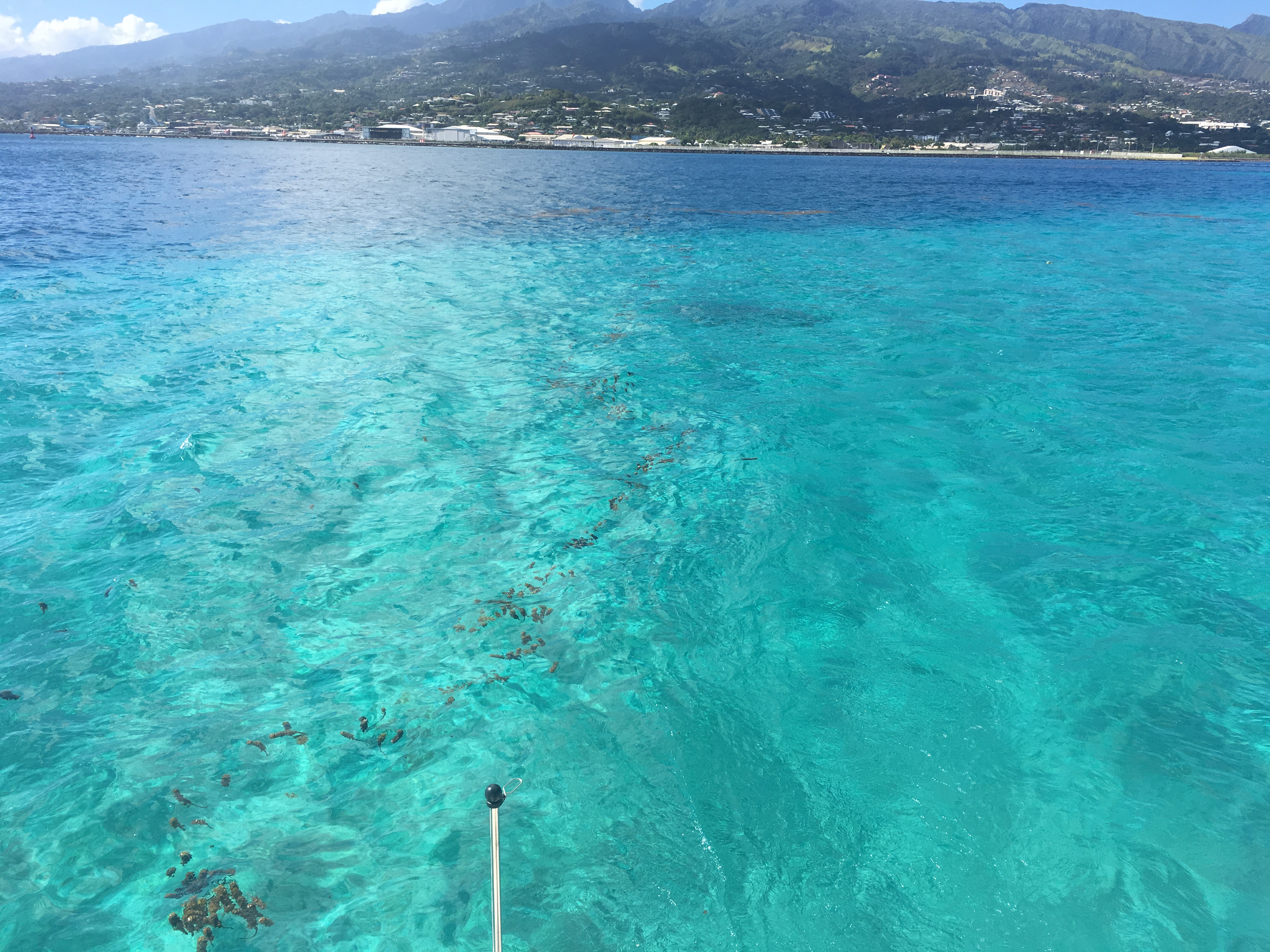 Eau turquoise et récif de Tahiti